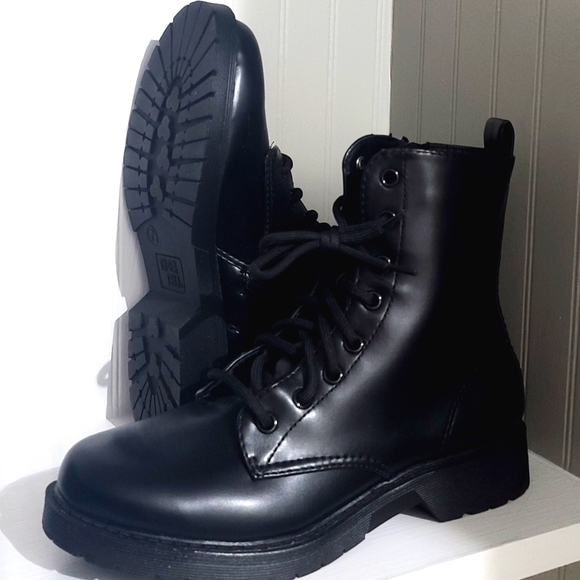 Time and Tru Shoes - Black boots